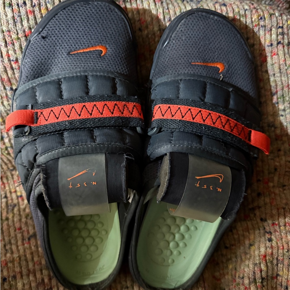 Nike Offline Anthracite Clogs 10. Condition is Pre-owned.